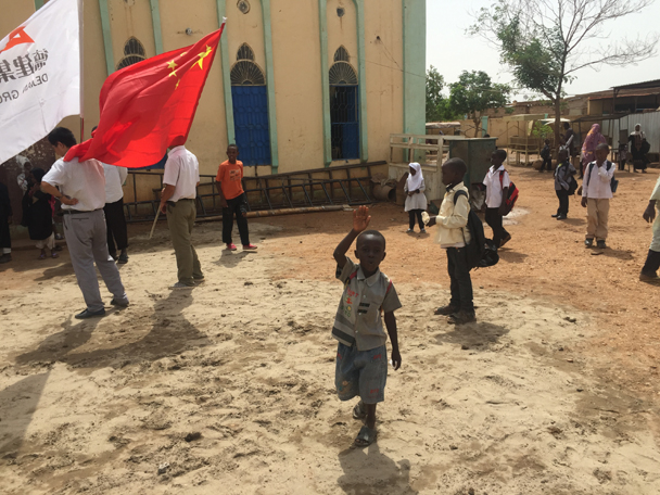德建集团苏丹工程公司为当地孤儿献爱心